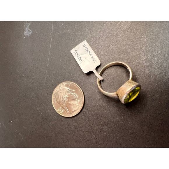 NEW size 7.5 peridot oval cut gemstone sterling silver ring 5.96 grams - Picture 8 of 16